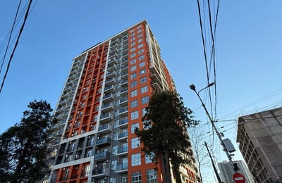 Location d'un appartement lumineux et meublé avec balcon, 48 m², Batoumi, Géorgie
