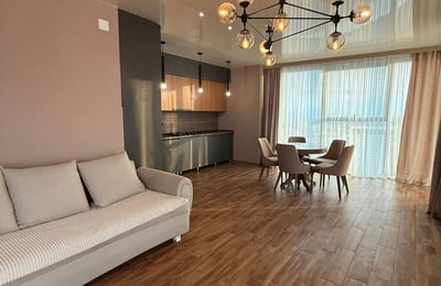Location d'un appartement lumineux et spacieux avec belle vue, 80 m², Black Sea Tower, Batoumi, Géorgie
