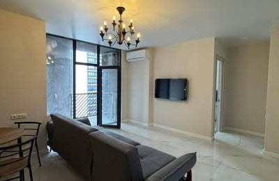 Alquiler de apartamento luminoso y amplio con balcón, Batumi, Georgia