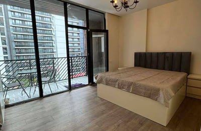 Alquiler de apartamento luminoso y amplio con balcón, Batumi, Georgia