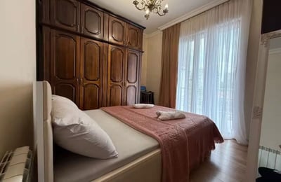 Vermietung einer gemütlichen, geräumigen Wohnung, 90 m², Alt-Batumi, Batumi, Georgien