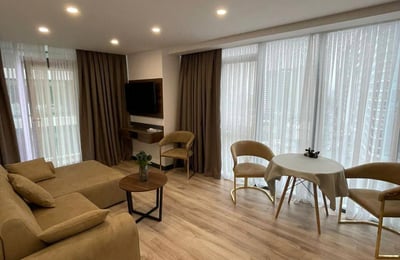 Alquiler de apartamento luminoso y amueblado, 62 m², Batumi, Georgia