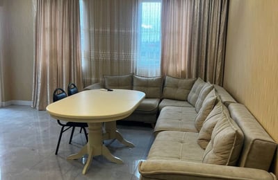 Location d'un appartement spacieux et confortable, 90 m², Batoumi, Géorgie