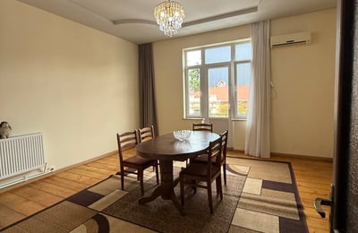 Vermietung einer geräumigen, komfortablen Wohnung, 90 m², Alt-Batumi, Batumi, Georgien