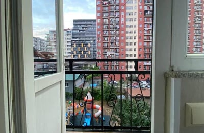 Miete einer großzügigen, möblierten 80 m² Wohnung, Batumi, Georgien