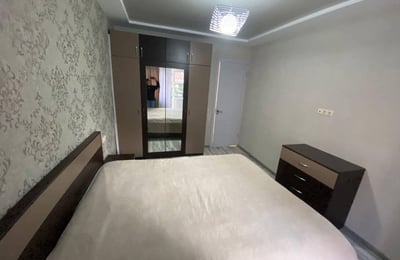 Miete einer großzügigen, möblierten 80 m² Wohnung, Batumi, Georgien