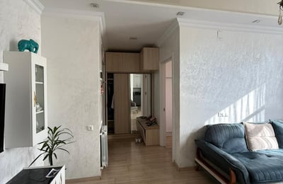 Appartement spacieux 85m² à louer près du stade, Batoumi, Géorgie