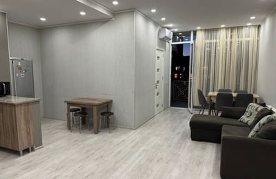 Appartement lumineux et spacieux 85m² à louer, Batoumi, Géorgie