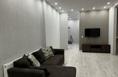 Appartement lumineux et spacieux 85m² à louer, Batoumi, Géorgie