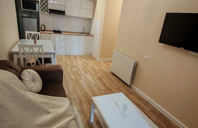 Appartement moderne et lumineux avec balcon à louer, Batoumi, Géorgie