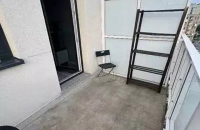 Alquiler a largo plazo de un amplio piso de 3 habitaciones con balcón y aire acondicionado en Breslavia, Вроцлаве, Krzyki