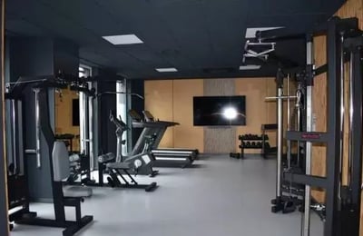 Alquiler a largo plazo apartamento de 2 habitaciones con balcón y gimnasio, Legnicka Residence, Breslavia, Polonia