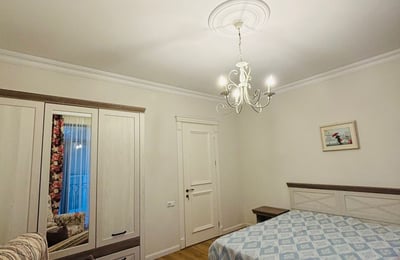 Miete eines geräumigen dreistöckigen Hauses, Makhinjauri, Batumi, Georgien