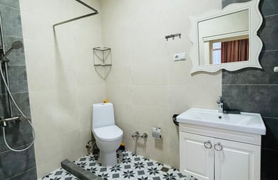 Miete eines geräumigen dreistöckigen Hauses, Makhinjauri, Batumi, Georgien