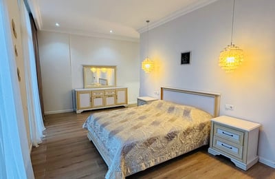 Miete eines geräumigen dreistöckigen Hauses, Makhinjauri, Batumi, Georgien