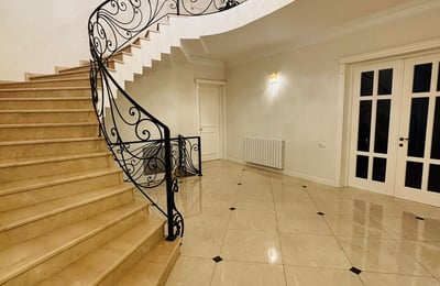 Miete eines geräumigen dreistöckigen Hauses, Makhinjauri, Batumi, Georgien