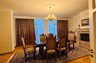 Miete eines geräumigen dreistöckigen Hauses, Makhinjauri, Batumi, Georgien