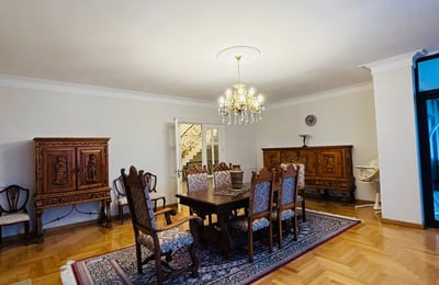 Miete eines geräumigen dreistöckigen Hauses, Makhinjauri, Batumi, Georgien