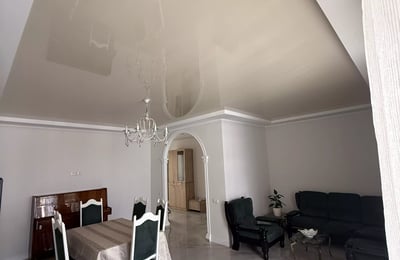 Location longue durée d’un appartement 5 pièces 90 m², quartier Khimshiashvili, Batoumi, Géorgie