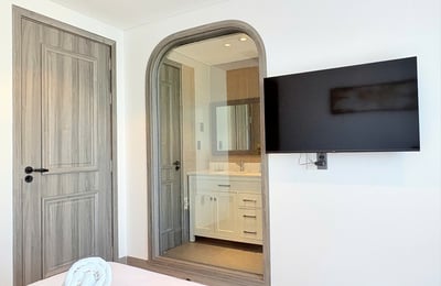Bright Elegant Apartment for Rent Near the Beach, Da Nang, Vietnam