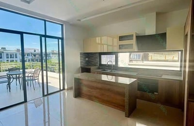 Appartement spacieux 100m² avec balcon à louer, Da Nang, Vietnam