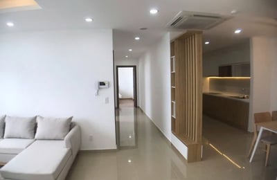Mieten Sie eine gemütliche, möblierte 100 m² Wohnung im Blooming Tower, Da Nang