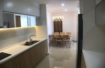 Mieten Sie eine gemütliche, möblierte 100 m² Wohnung im Blooming Tower, Da Nang