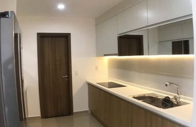 Mieten Sie eine gemütliche, möblierte 100 m² Wohnung im Blooming Tower, Da Nang