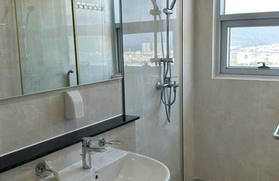 Alquiler de un apartamento confortable, 100 m², Blooming Tower, distrito de Hai Chau, Da Nang, Vietnam