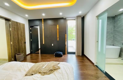 Alquiler de una casa de lujo y luminosa de 350 m² con un hermoso jardín en el distrito de Hai Chau, Da Nang, Vietnam