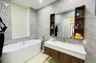 Alquiler de una casa de lujo y luminosa de 350 m² con un hermoso jardín en el distrito de Hai Chau, Da Nang, Vietnam