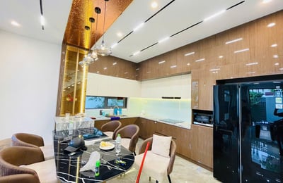 Alquiler de una casa de lujo y luminosa de 350 m² con un hermoso jardín en el distrito de Hai Chau, Da Nang, Vietnam