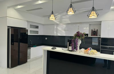 Location d'une maison moderne avec piscine proche de la mer, Da Nang, Vietnam
