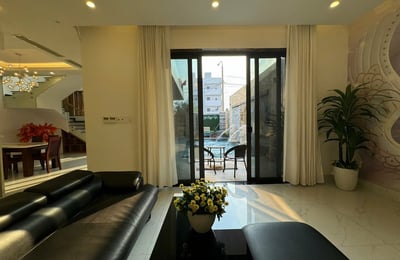 Location d'une maison moderne avec piscine proche de la mer, Da Nang, Vietnam