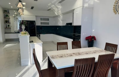 Location d'une maison moderne avec piscine proche de la mer, Da Nang, Vietnam
