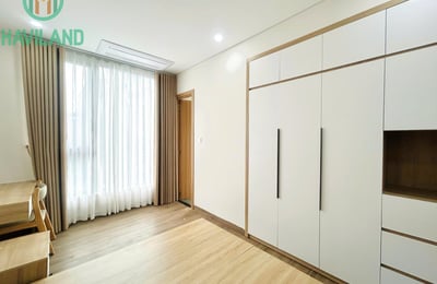 Alquiler a largo plazo de un apartamento luminoso con balcón espacioso, Da Nang, Vietnam
