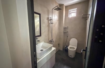 Langfristige Vermietung eines geräumigen neuen Hauses mit Blick auf den Park in Da Nang, Vietnam