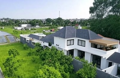 Alquiler a largo plazo de una villa espaciosa de 3 dormitorios en Indonesia, Kerobokan