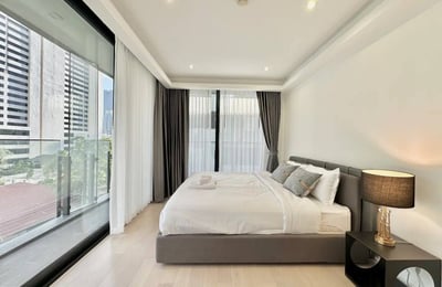 Location d'appartement spacieux et lumineux de 2 chambres dans le district de Khlong Toei, Bangkok, Thaïlande