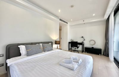 Location d'appartement spacieux et lumineux de 2 chambres dans le district de Khlong Toei, Bangkok, Thaïlande