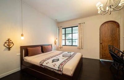 Alquiler de apartamento amueblado de 3 dormitorios en el distrito de Khlong Toei, Bangkok, Tailandia