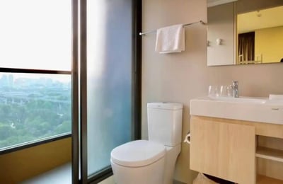 Spacious 2-bedroom apartment rental in Din Daeng district, Bangkok, Thailand