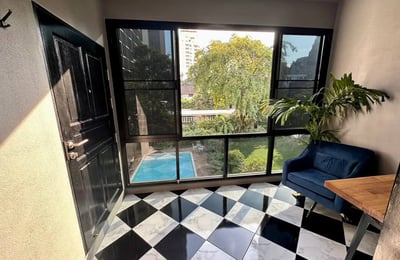 Location d'appartement moderne de 1 chambre avec vue sur le jardin et la ville à Khlong Toei Nuea, Bangkok, Thaïlande