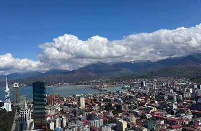 Аренда современной квартиры с видом на море и горы, 50 м², Батуми, Грузия