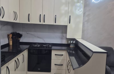 Appartement lumineux de 65 m² avec rénovation récente à louer à long terme à Batumi, Géorgie