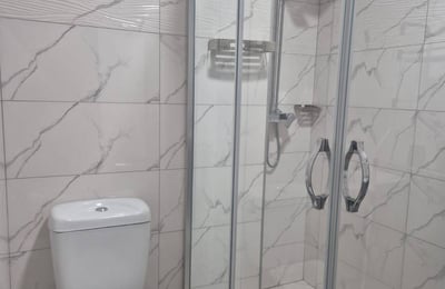 Appartement lumineux de 65 m² avec rénovation récente à louer à long terme à Batumi, Géorgie