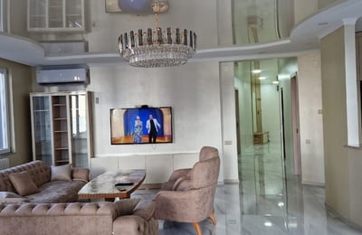 Просторная квартира 125 м² с видом на море в аренду, Батуми, Грузия