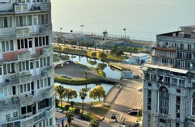 Apartamento confortable de 60 m² con 2 dormitorios en alquiler, Batumi, Georgia