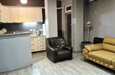 Apartamento luminoso de 60 m² con 2 dormitorios y balcón en alquiler, Batumi, Georgia