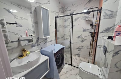 Location appartement confortable meublé avec rénovation moderne, 65 m², Batumi, Géorgie